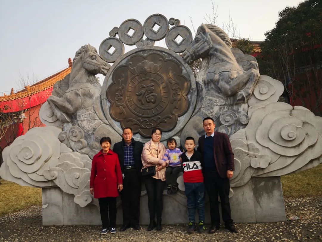 1652864252594080963.jpg 微扑克